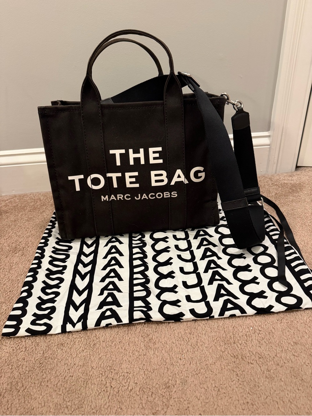 Marc Jacobs medium Black Canvas 'The Tote Bag' with White Logo - Picture 2 of 12